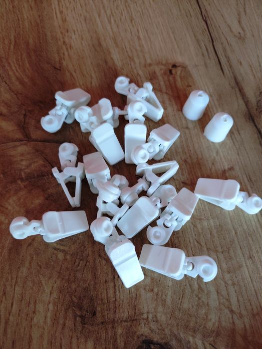 Żabki do karnisza 17 szt plastikowe białe