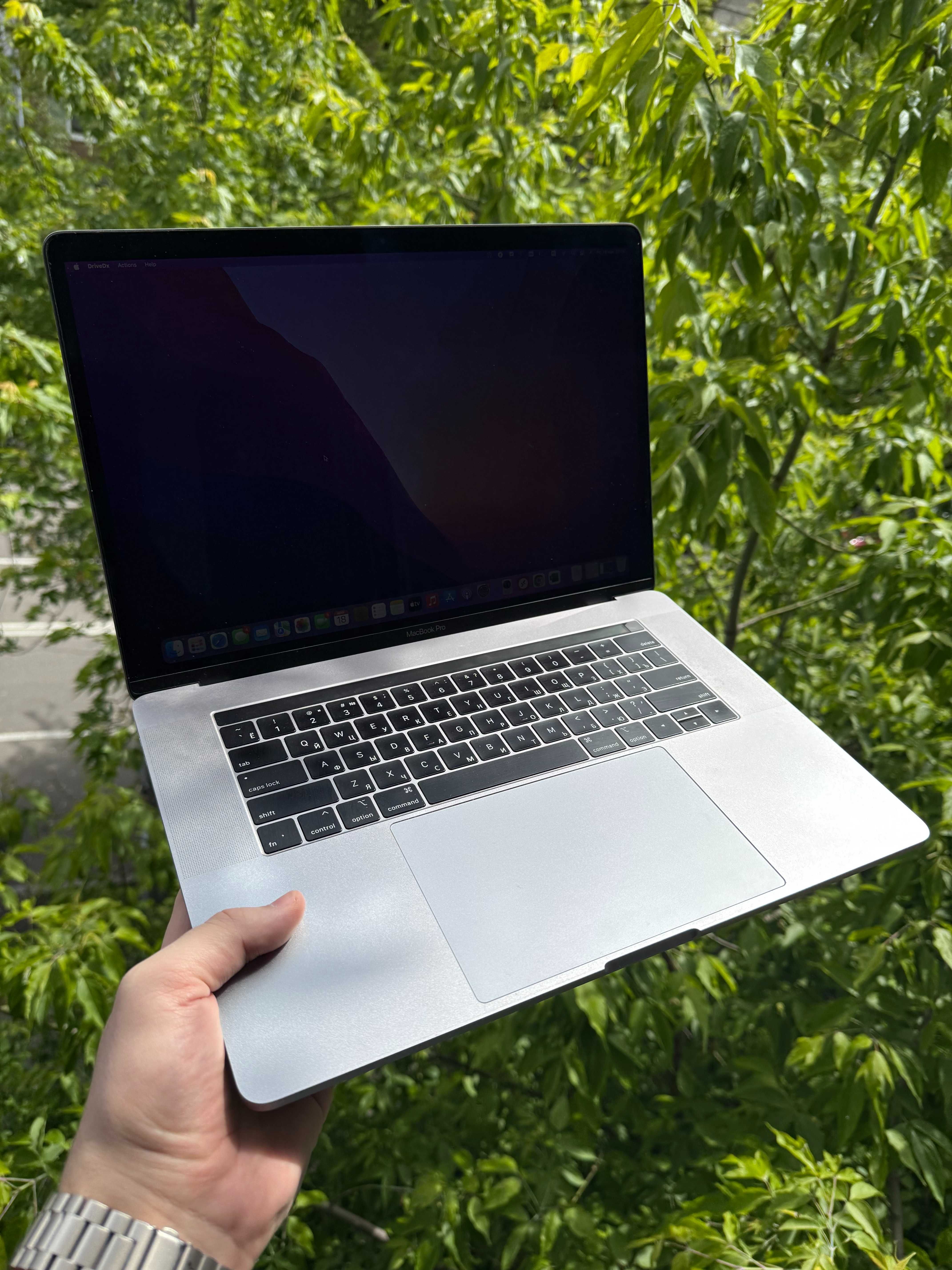 Apple Macbook Pro 15 2018 i7 2.6Ghz (32gb RAM / 1tb SSD) A1990