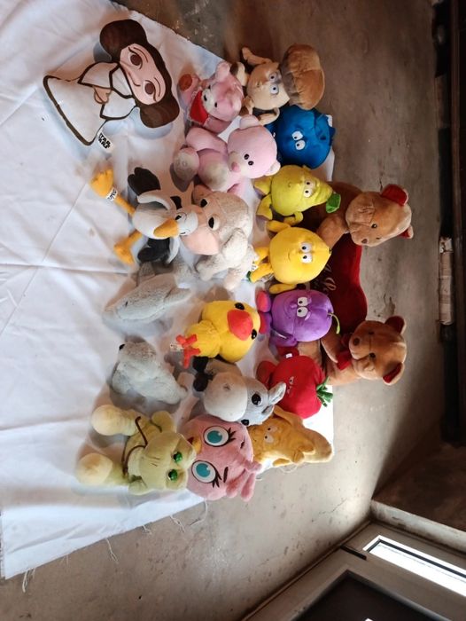 Vários peluches em bom estado