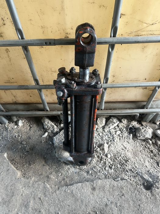 Гідроциліндр ЦС-75 в робочому стані