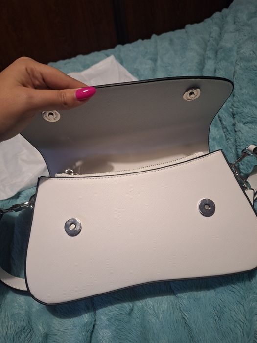 Mala Guess como nova