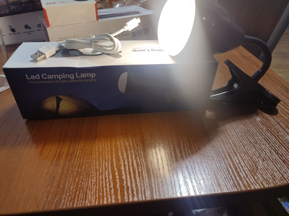 Przenośna lampka LED z klipsem