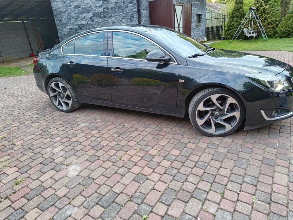 Opel insignia A 2.0 195 biturbo 4x4 full