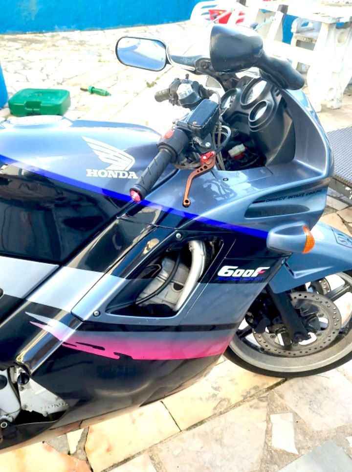 CBR 600 como nova
