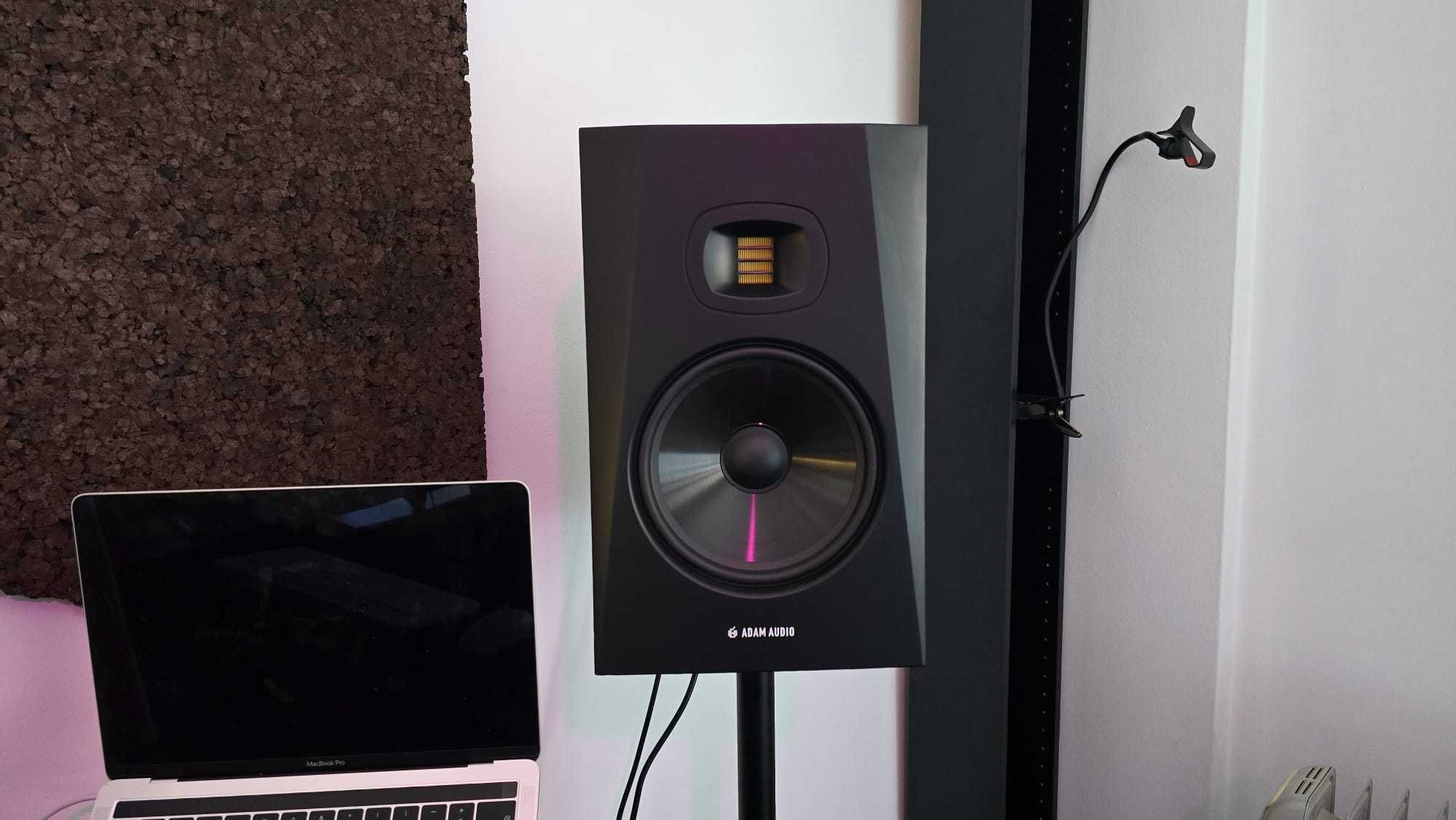Par de Monitores de Audio ADAM T8V