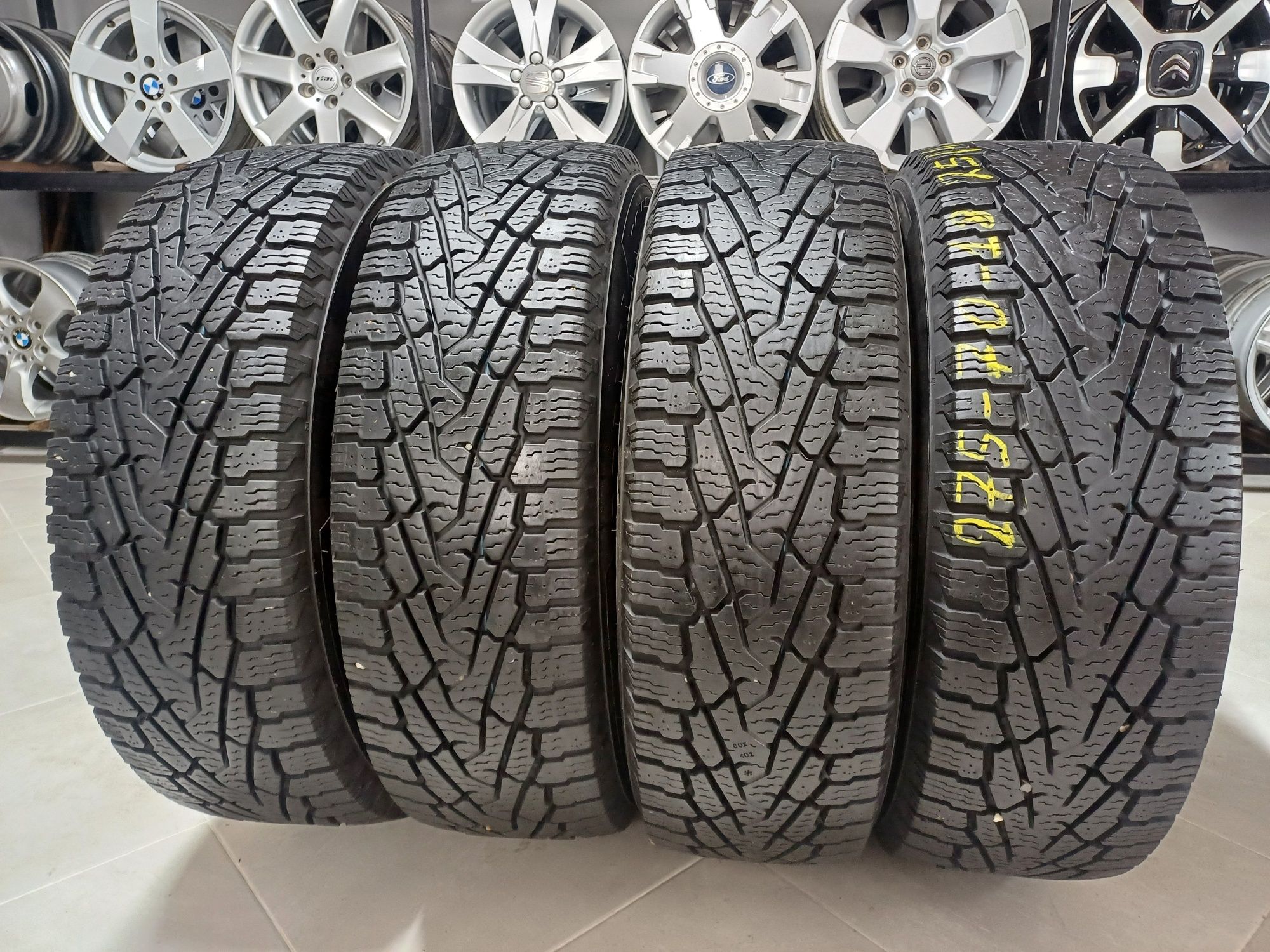 275 70 18 Nokian Hakkapeliitta LT зимові 80%