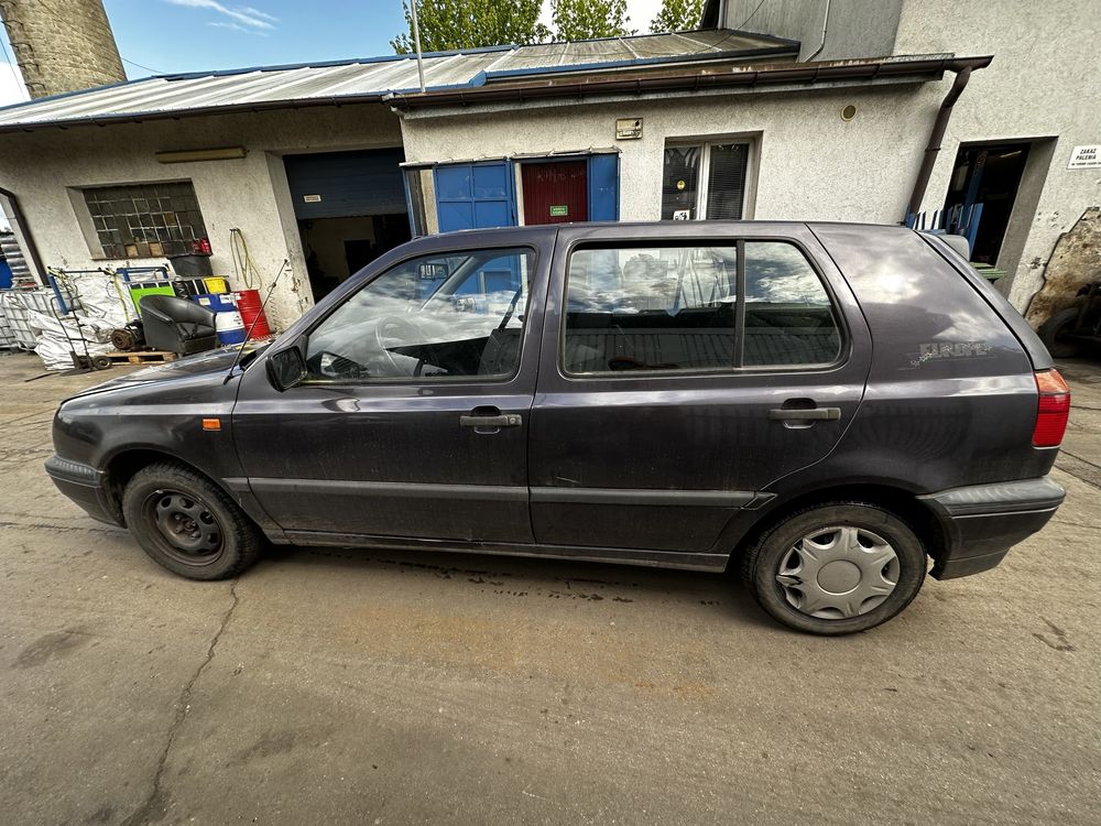 Volkswagen Golf MK3 1.8 benzyna na części Golf III wszystkie części