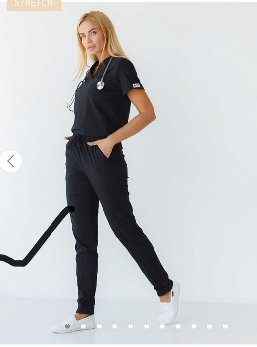 Чорний медичний костюм жіночий