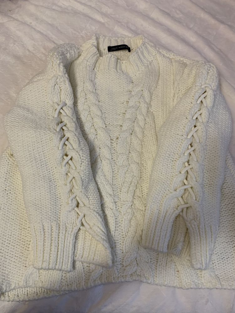 Sweter z plecionym rękawem 3/4