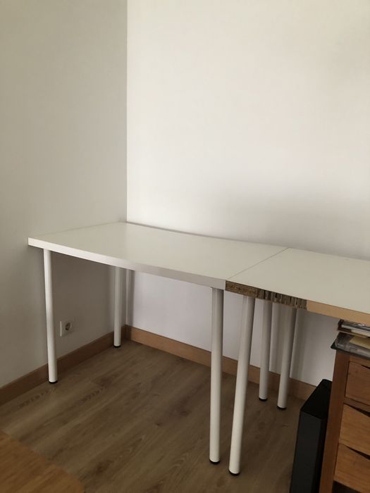 Mesa Ikea com pernas metalicas