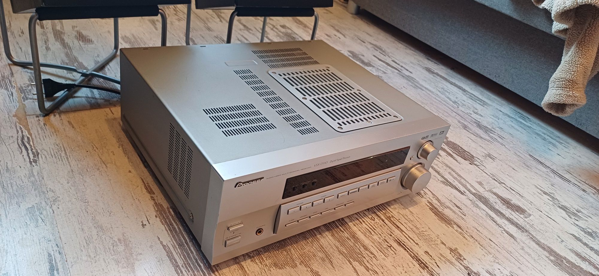 Pioneer VSX-D510 + pilot