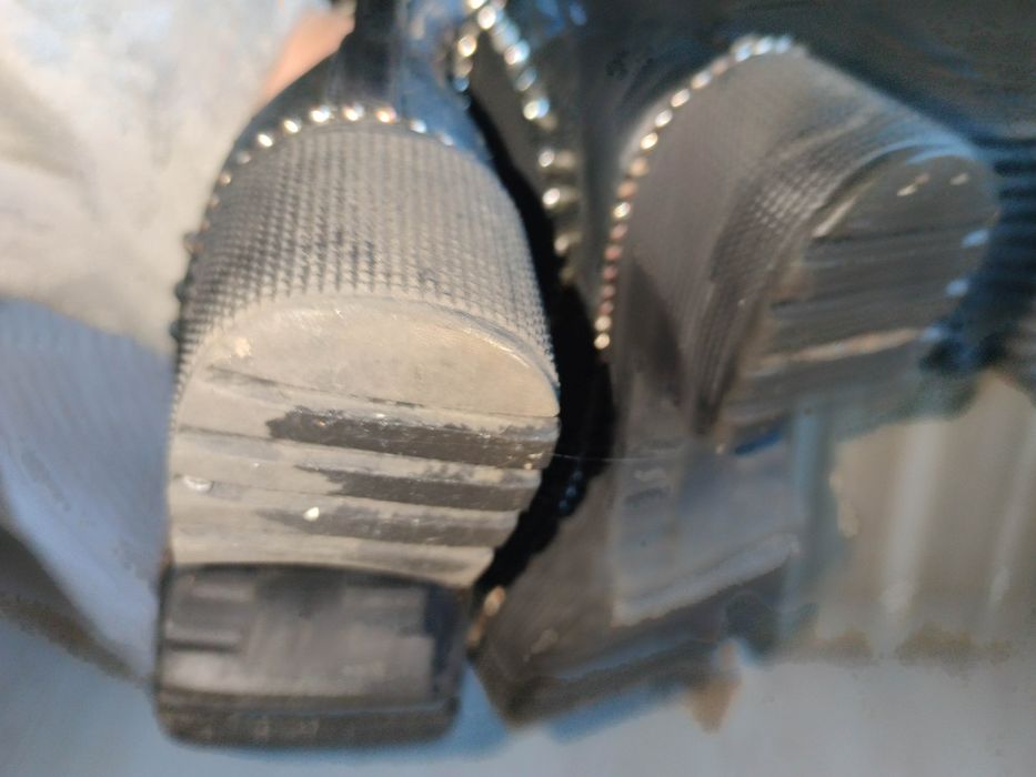 Ботинки челси с шипами