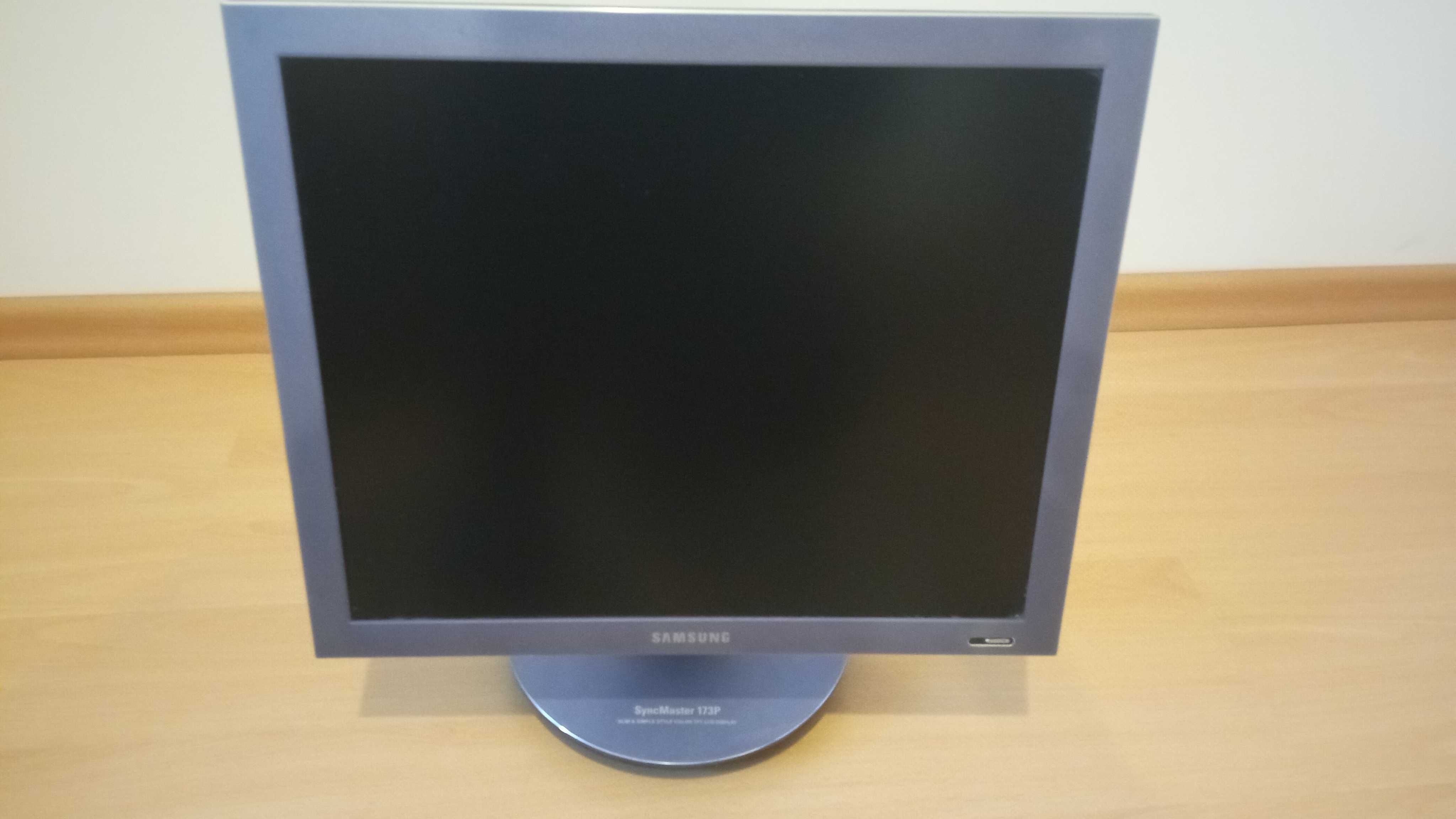 Monitor LCD Samsung 17" złącze cyfrowe DVI, obracany ekran w pionie