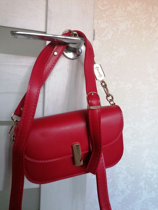 Сумочка нова червона
