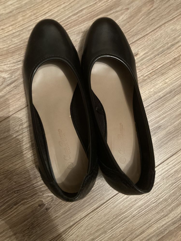 Buty na koturnie