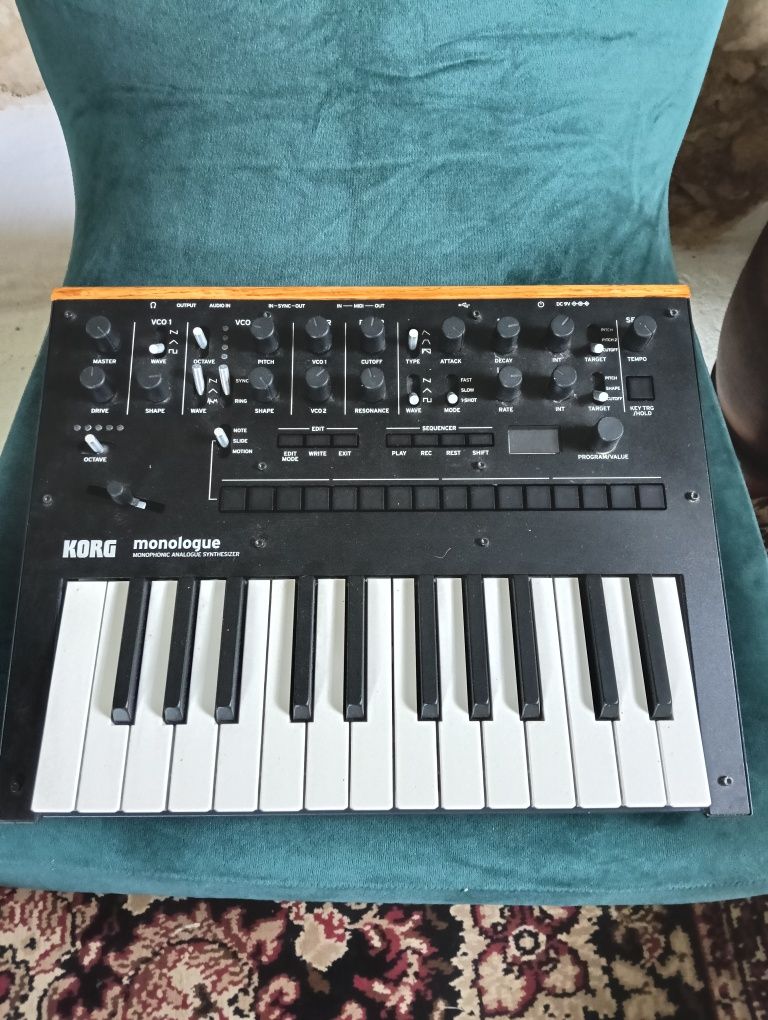 Mini elektro syntezator Korg monolog