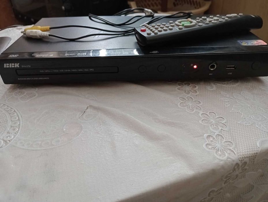 портативный музыкальный центр JVC, DVD плеер BBK, микрофоны