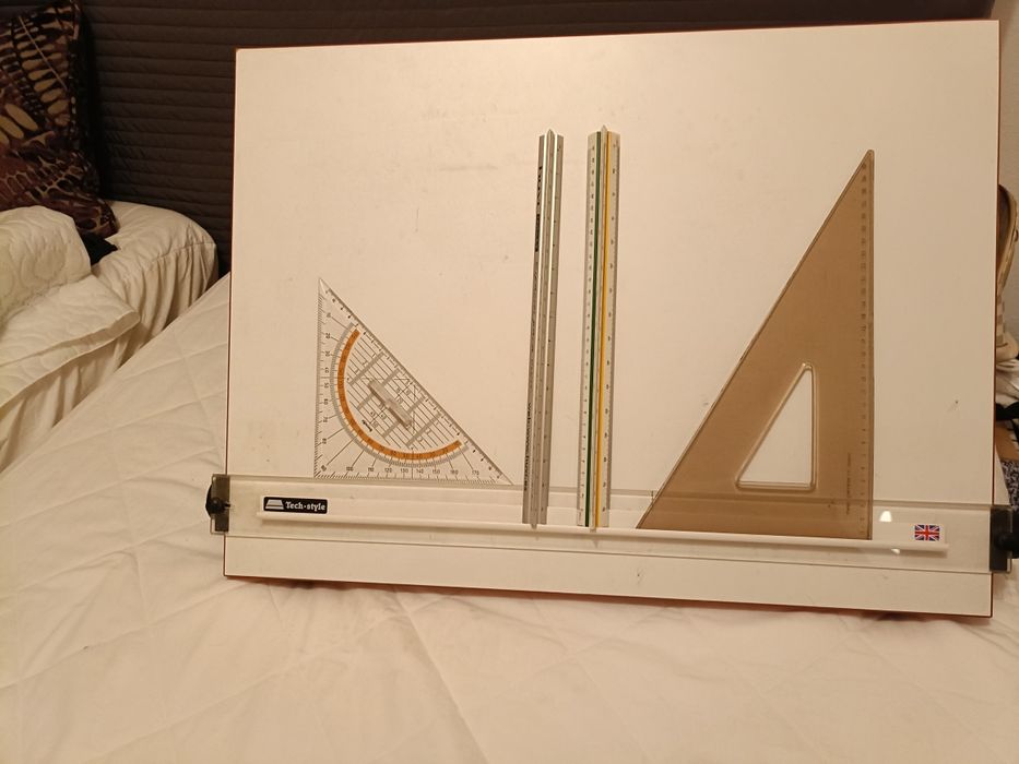 Apoio para desenhos de engenharia, ou para pintura