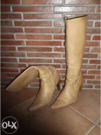 Botas de Pele Camel com salto