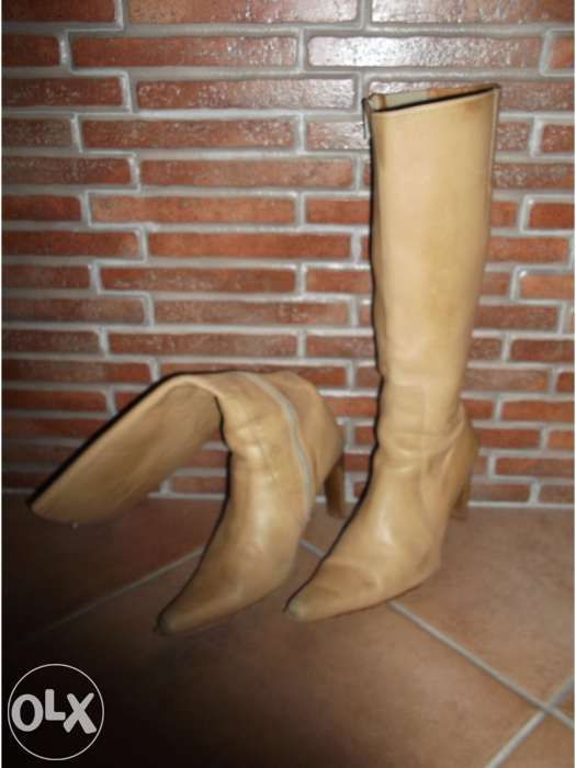 Botas de Pele Camel com salto