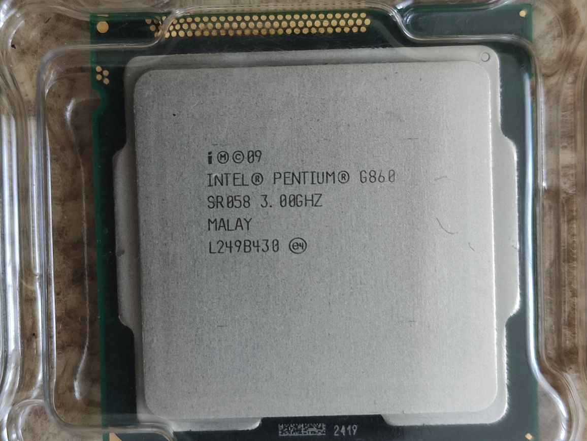 Комплект Gigabyte GA-31M-ES2L + Intel E6300 та Intel G860