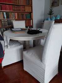 Conjunto de mesa e cadeiras