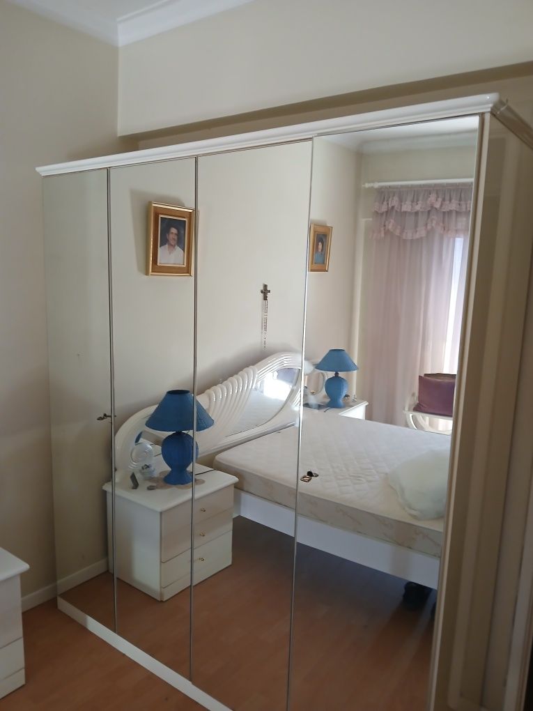 Mobiliário de quarto branco completo
