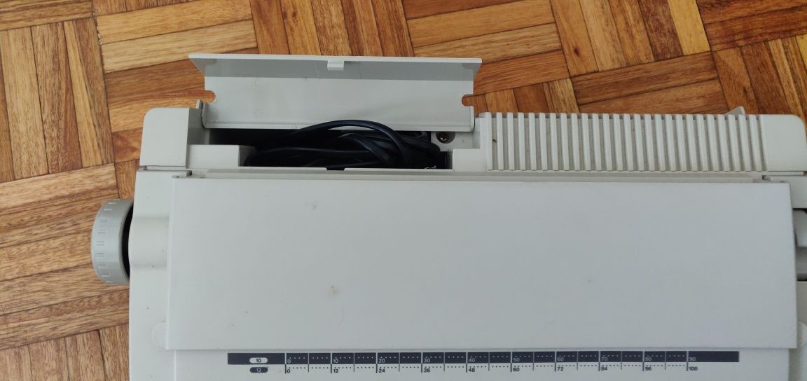 Máquina escrever elétrica