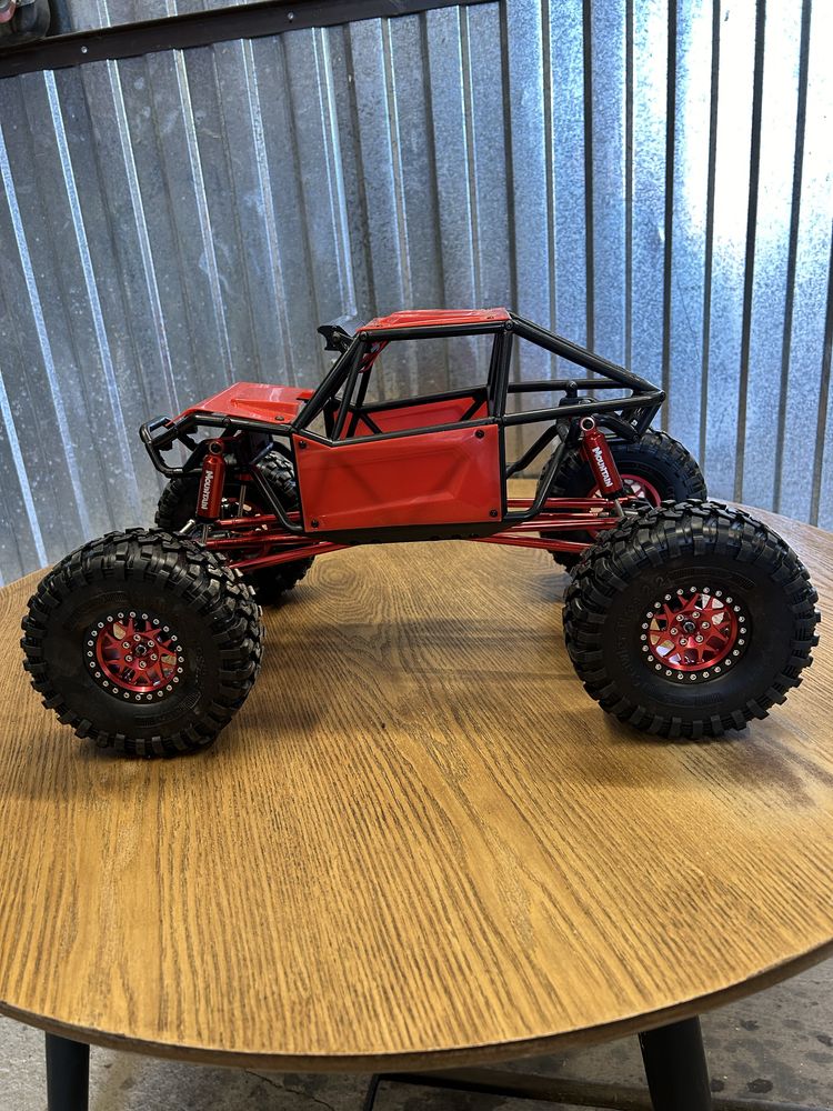 Model RC trial Axial Injora 1:10