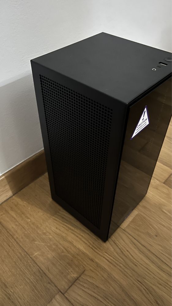 NZXT H1 mini ITX como nova ( com fonte e watercooler)