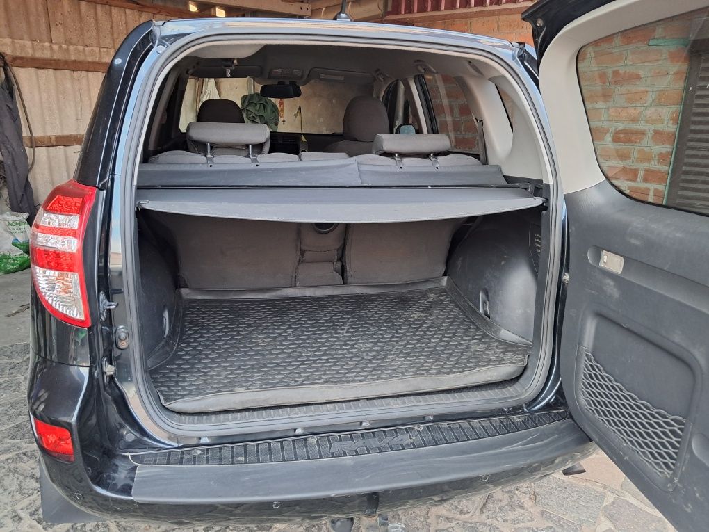 Авто RAV4 Toyota