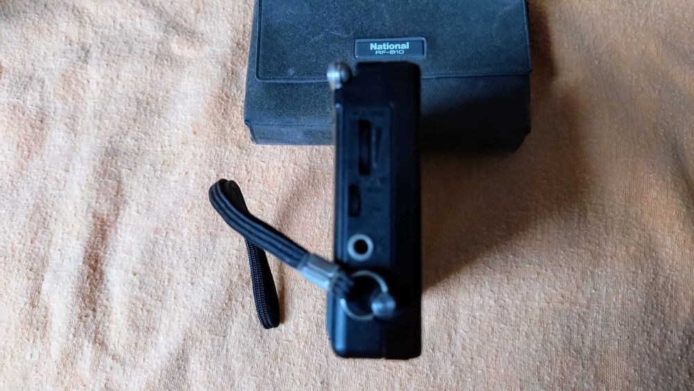 Mini radio portatil raro National/Panasonic RF-B10 8 Bandas