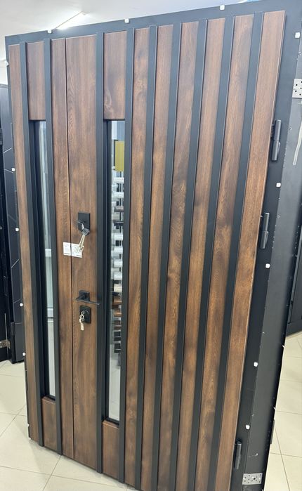 Двері вхідні Вікна