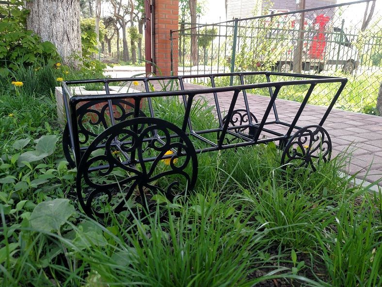 Візок, підставки на квіти, декор