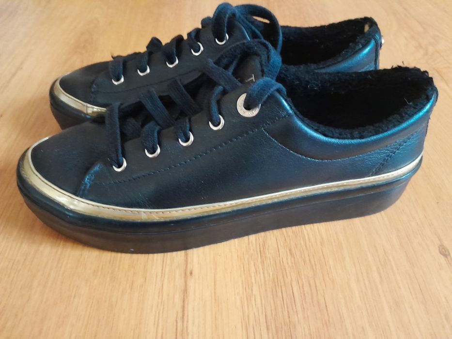 Кросівки Tommy Hilfiger.