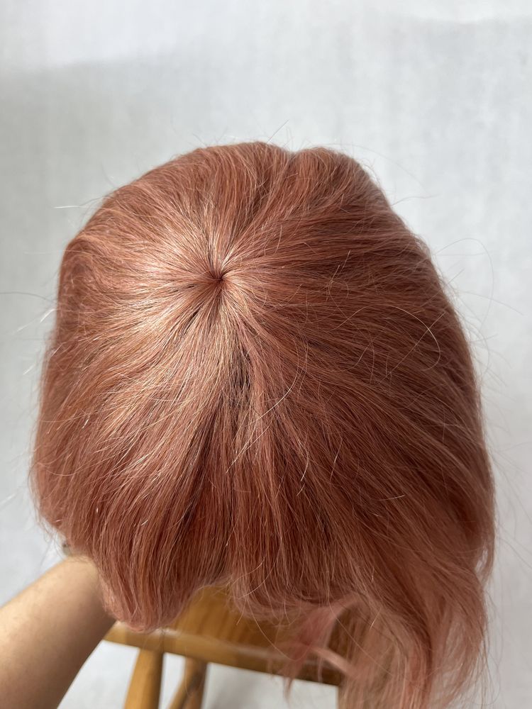 Wyjątkowa peruka włosy naturalne różowo truskawkowa