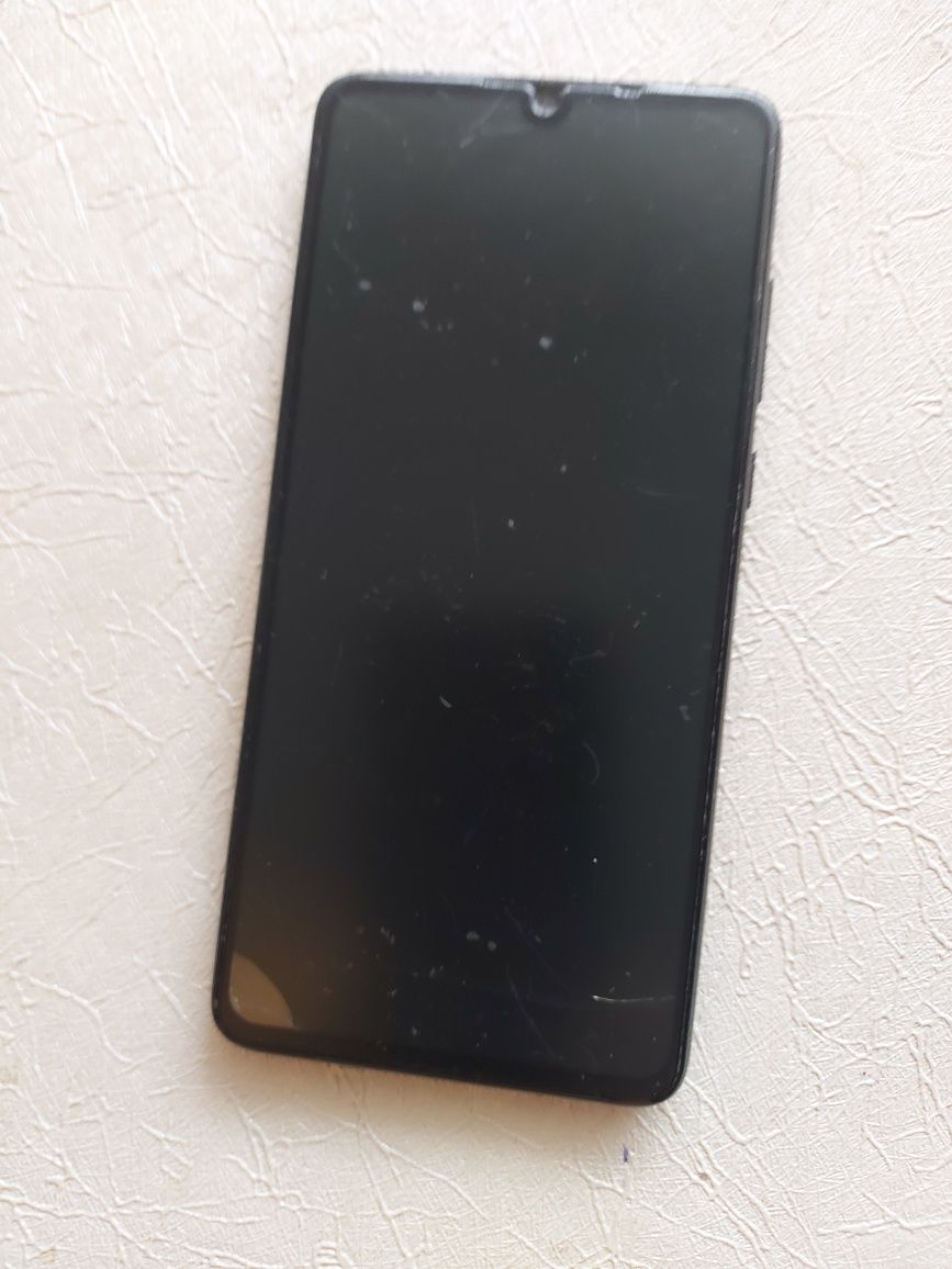 Telefon huawei p30 ładny lecz uszkodzony wyświetlacz