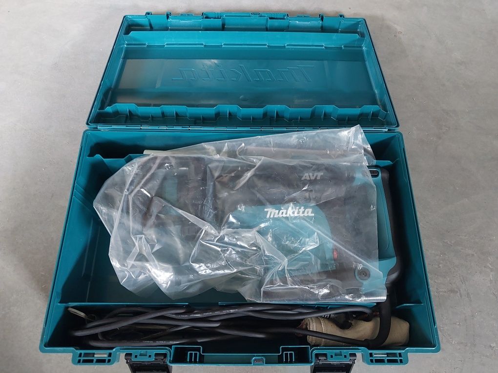 Młot udarowy 1510W 18.6J makita Hm1213C SDS MAX AVT