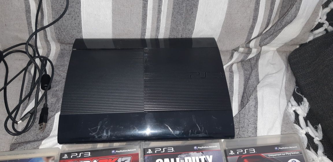 Ps3 Super Slim com 1 Comando red e 4 Jogos