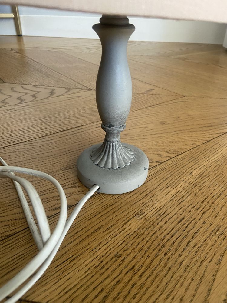 Lampka nocna stojąca
