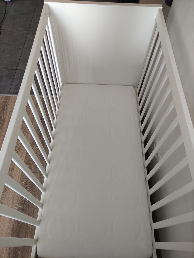 Łóżeczko Ikea stuva z wyposażeniem