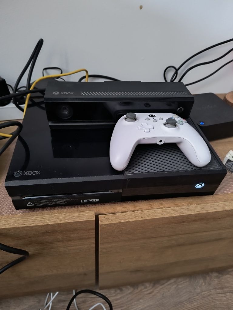 Xbox one 500gb Pad + Kinect