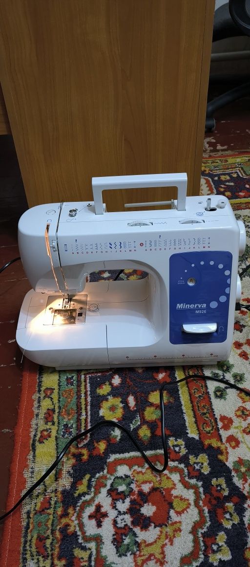 Бытовая швейная машина MINERVA M 926