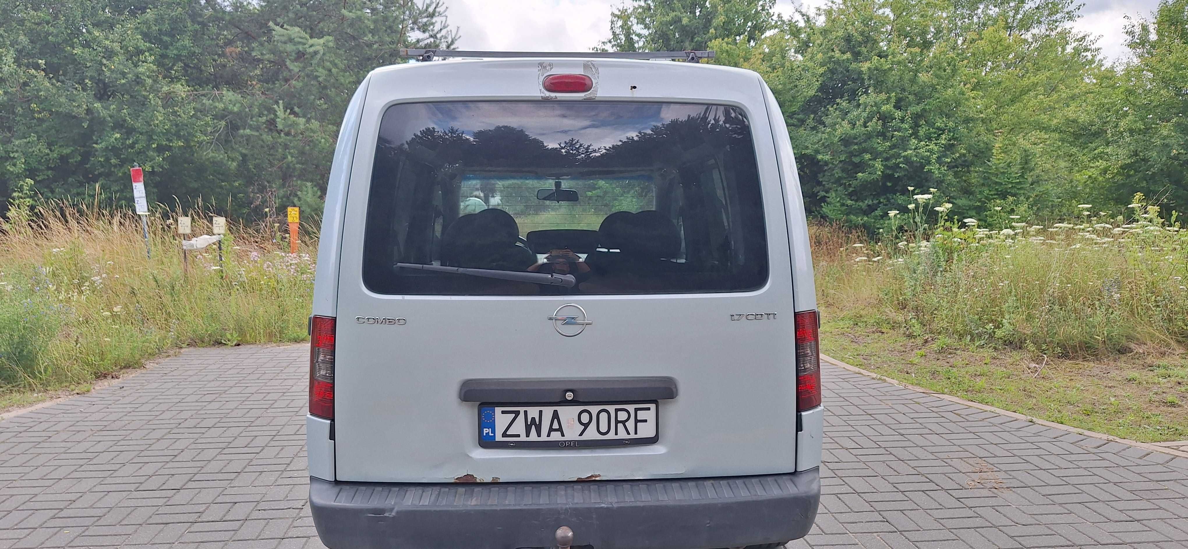 samochód osobowy Opel Combo