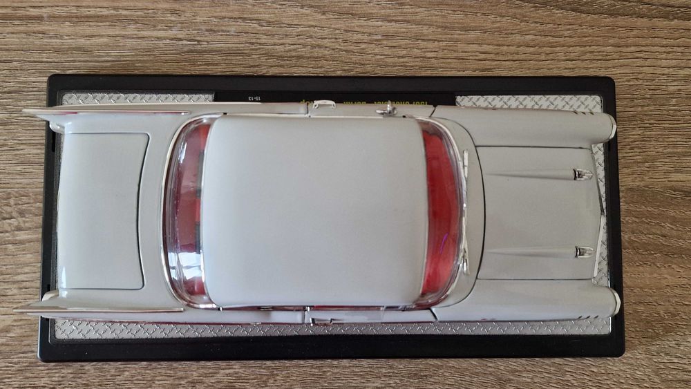 Miniatura Chevrolete Bell Air hardtop «1957» 1:18