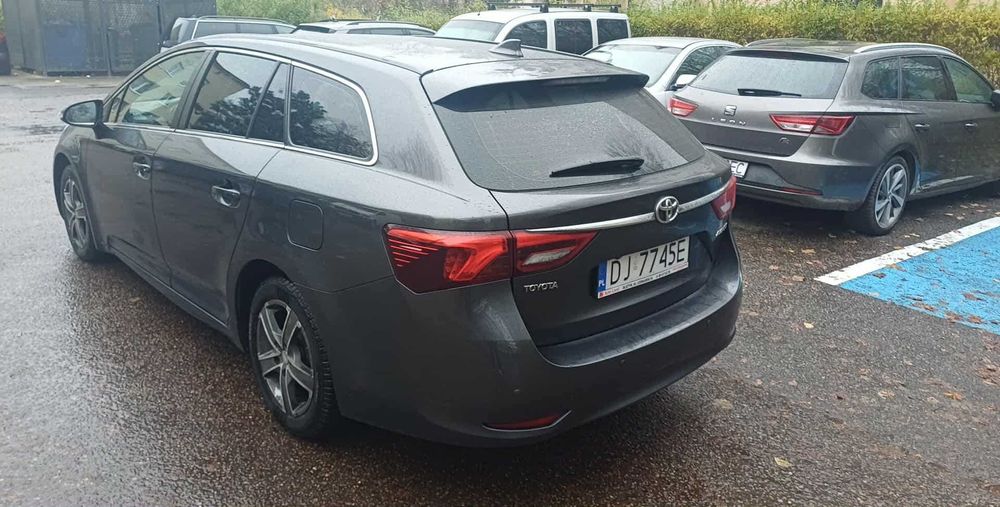 Toyota Avensis t27 1.8 benzyna 141 tys Polski Salon