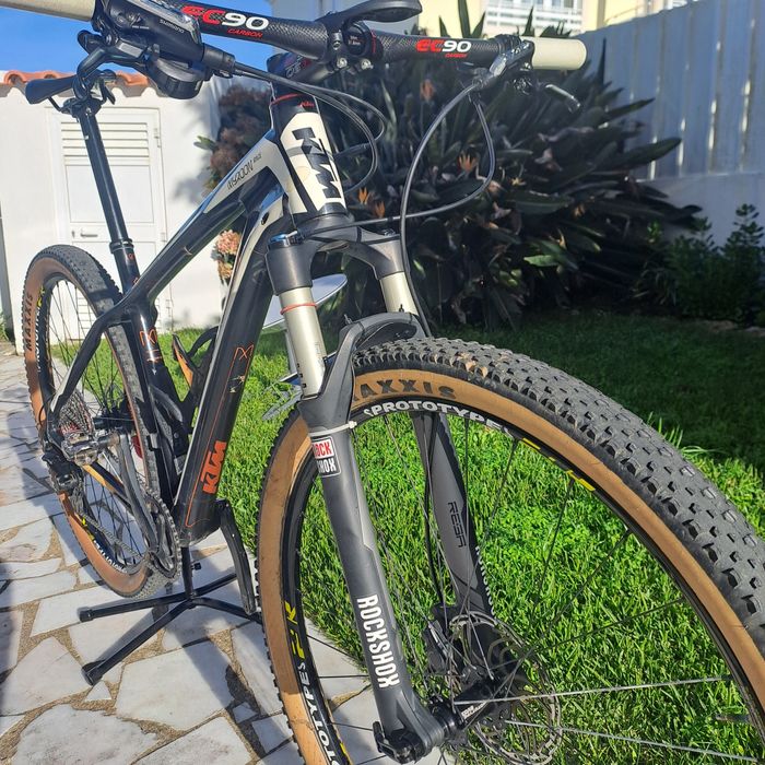 Bicicleta BTT Carbono