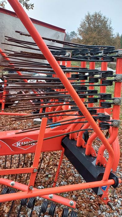 Juntador de feno kuhn