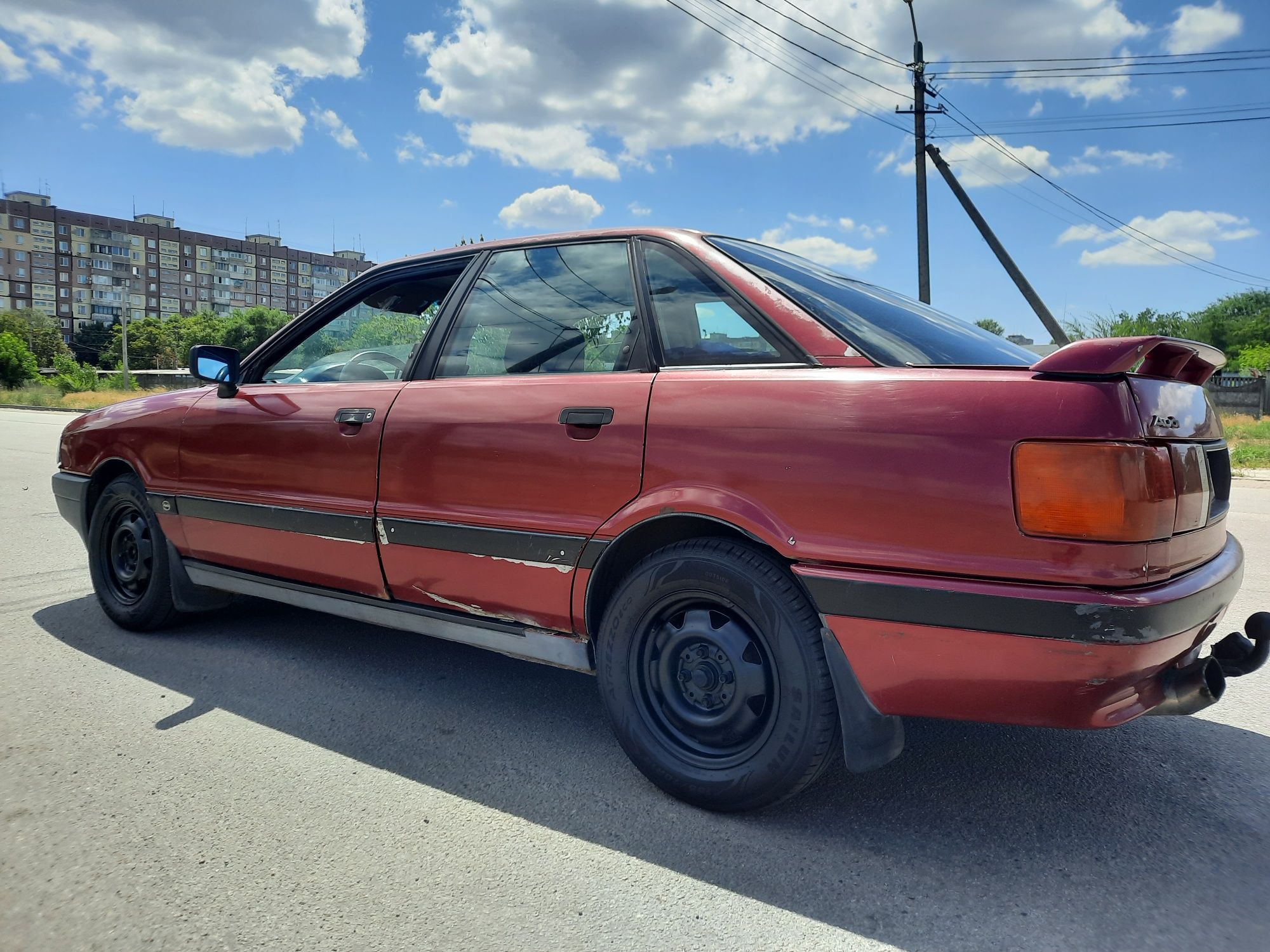 В продаже Ауди 80/1987 года. На газу , на полном ходу. Сел и поехал.