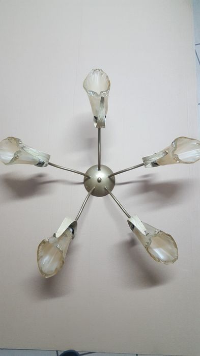 Łampa sufitowa do salonu